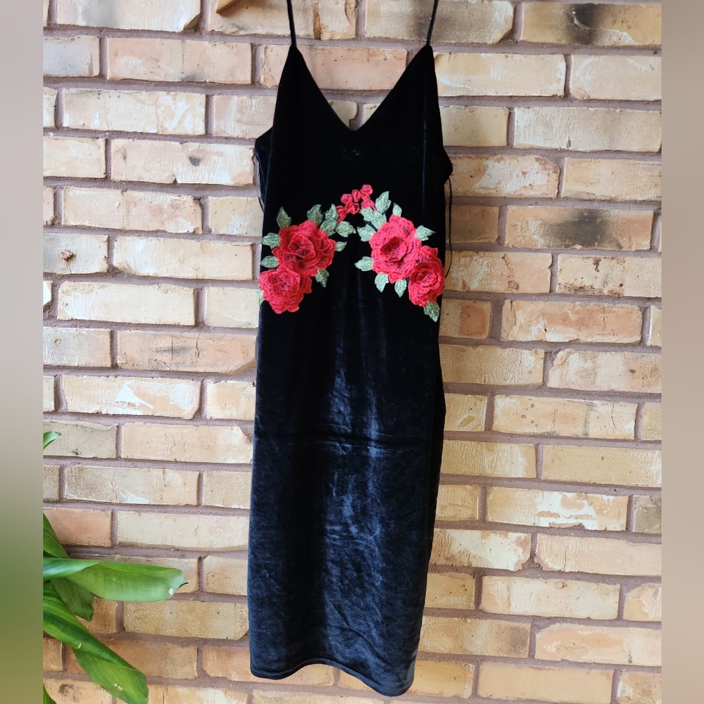Nellis Black Velvet Red Rose Embroidered Bodycon Dress Dark Romance